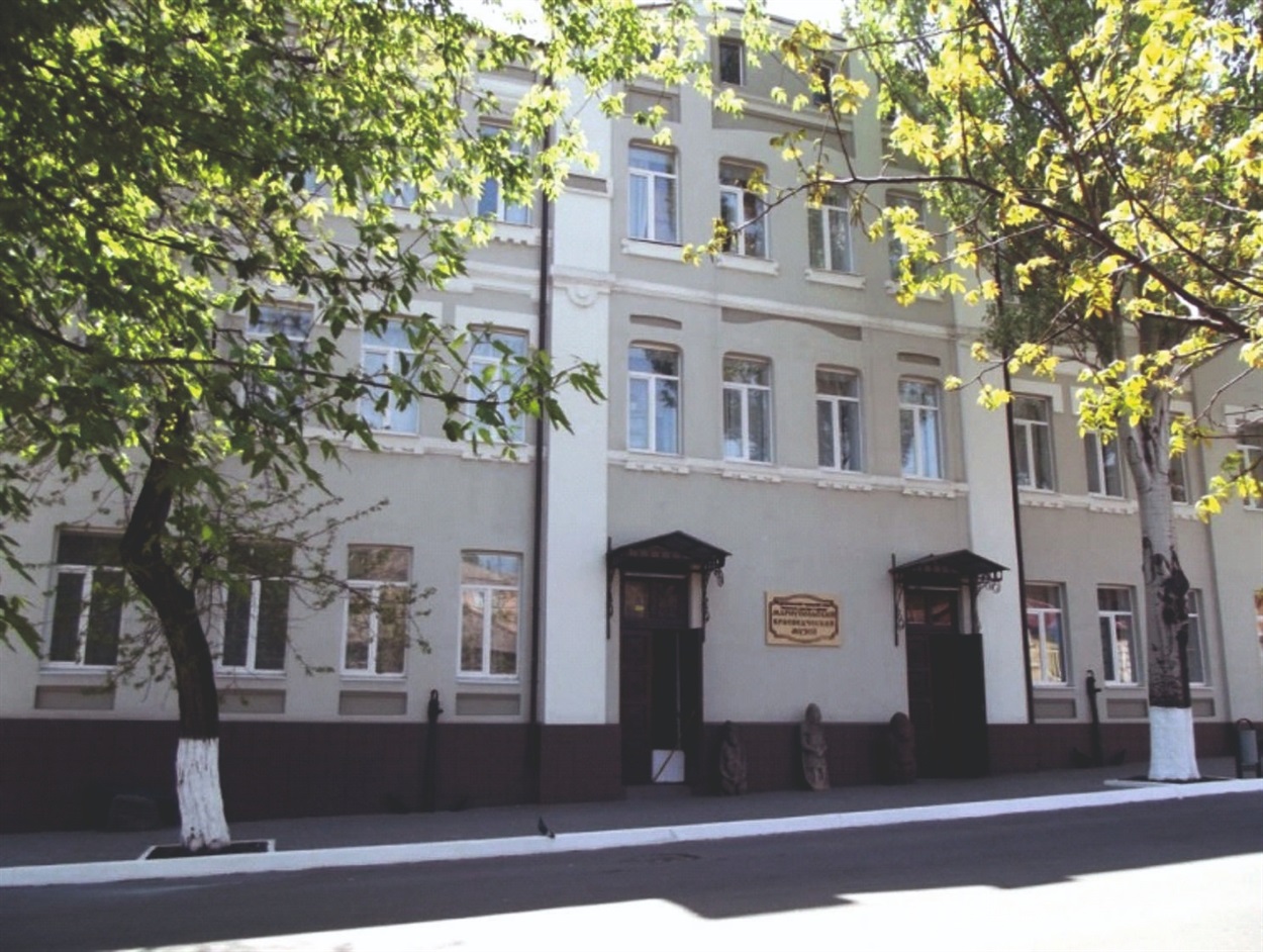 Фасад Краєзнавчого музею до вторгнення 