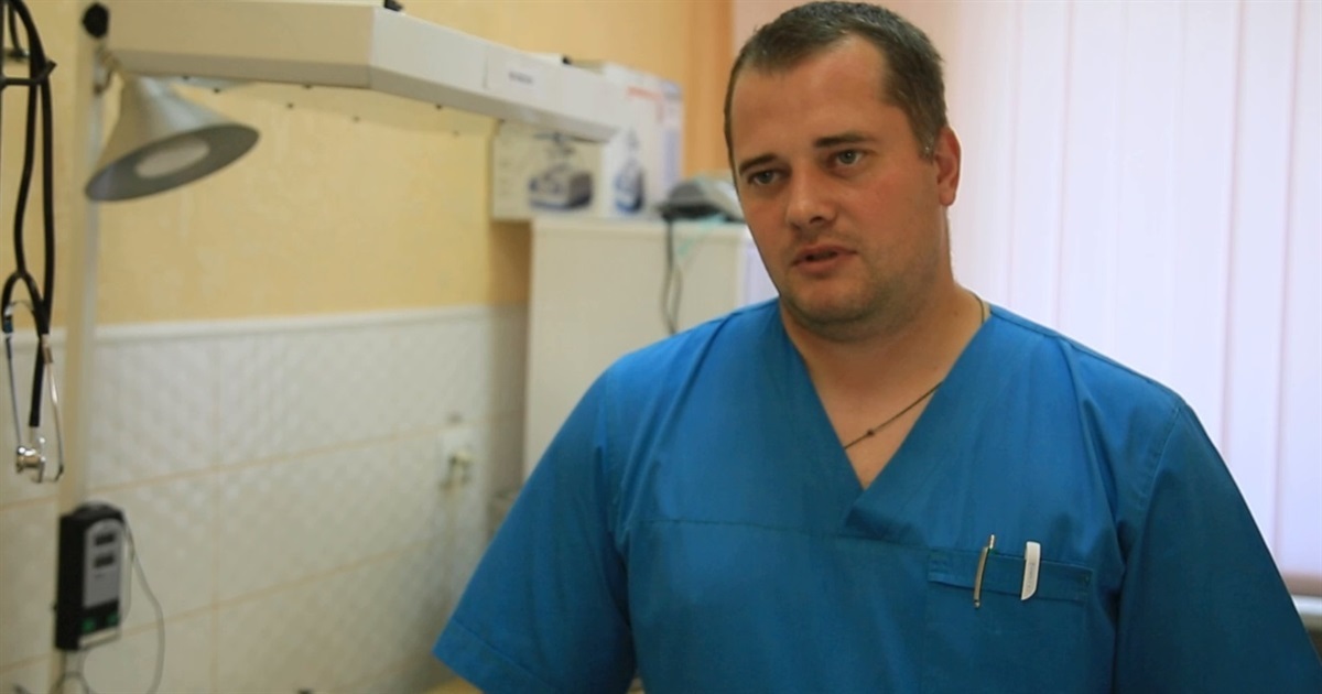 Кардіолог Андрій Ізюмченко лікує хворих у Новогродівці. Він тепер єдиний лікар у своєму відділенні