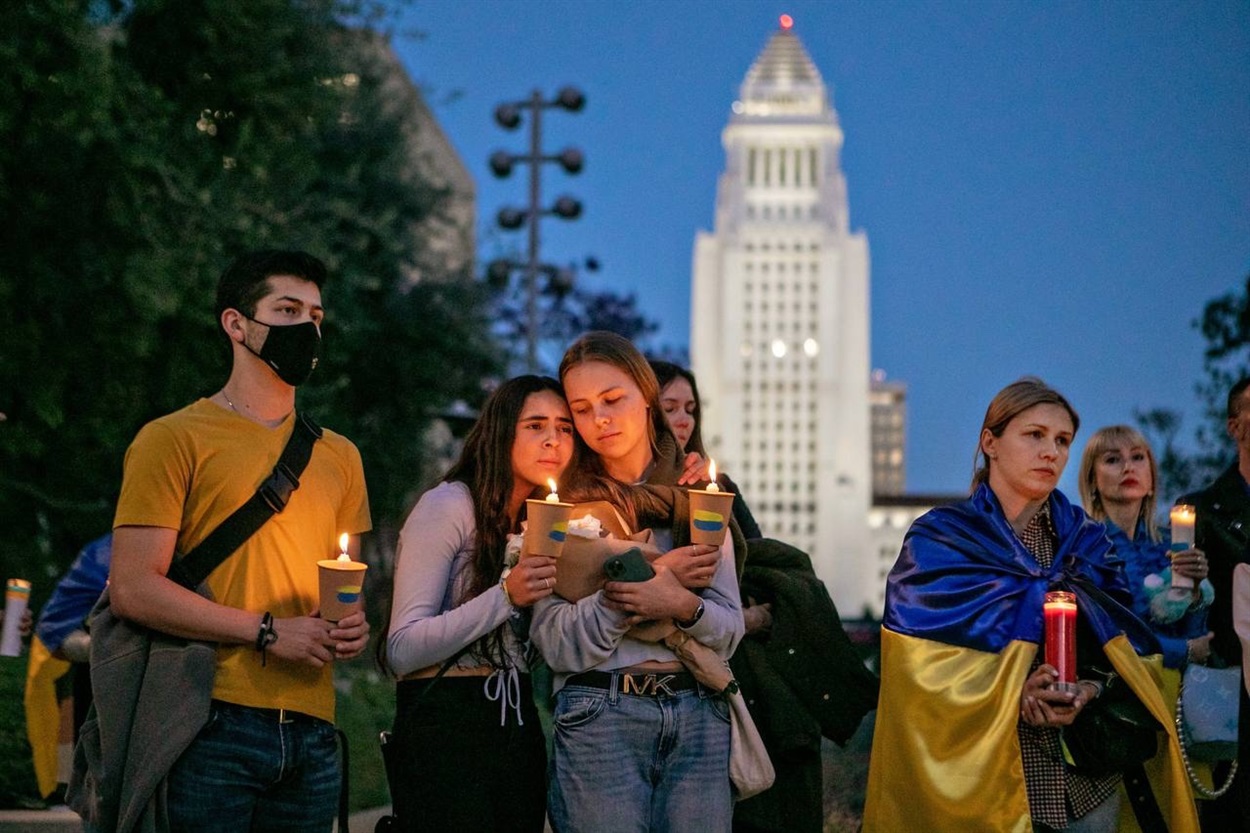 Акція підтримки України біля пам'ятнику Голодомору у Гранд-парку, 14 квітня 2022 року, Лос-Анджелес