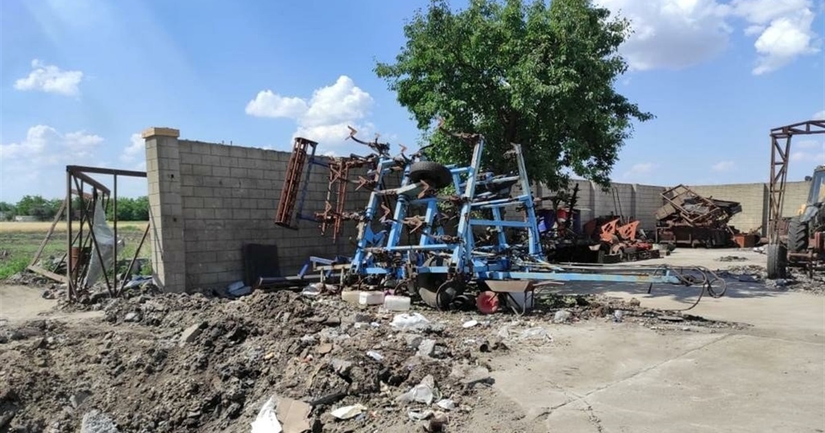 Вломилися зі зброєю та вигнали людей: у Херсоні окупанти захопили підприємство будматеріалів