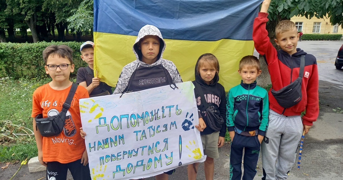 Новини воєнного часу. Старокостянтинівщина. Про волонтерів, заняття з економіки, привласнення коштів