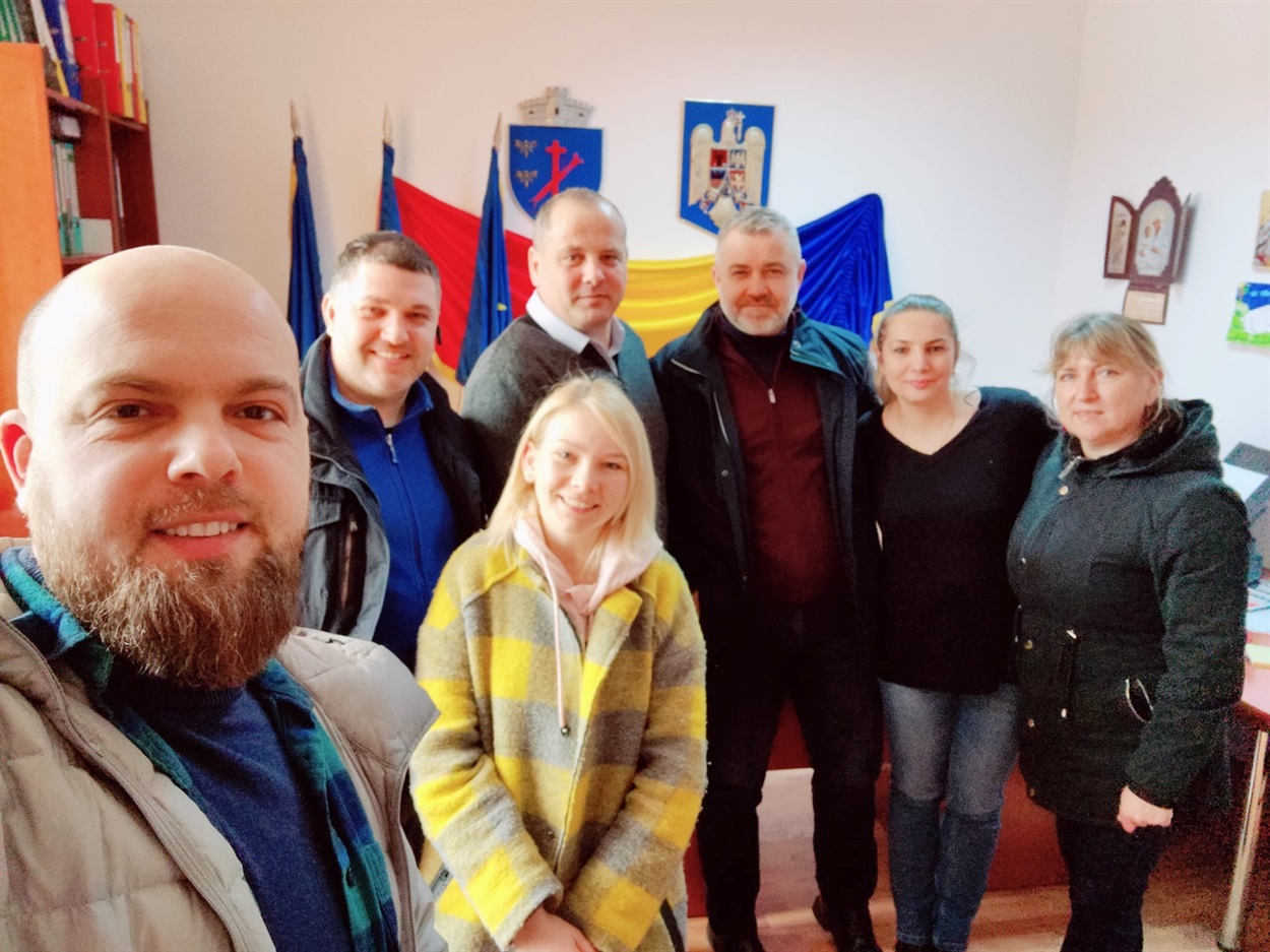 Допомагають переселенцям виїхати з окупованих територій України