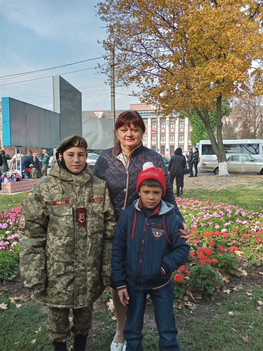 Любов отримала поранення, коли ворожий снаряд влучив біля її будинку.