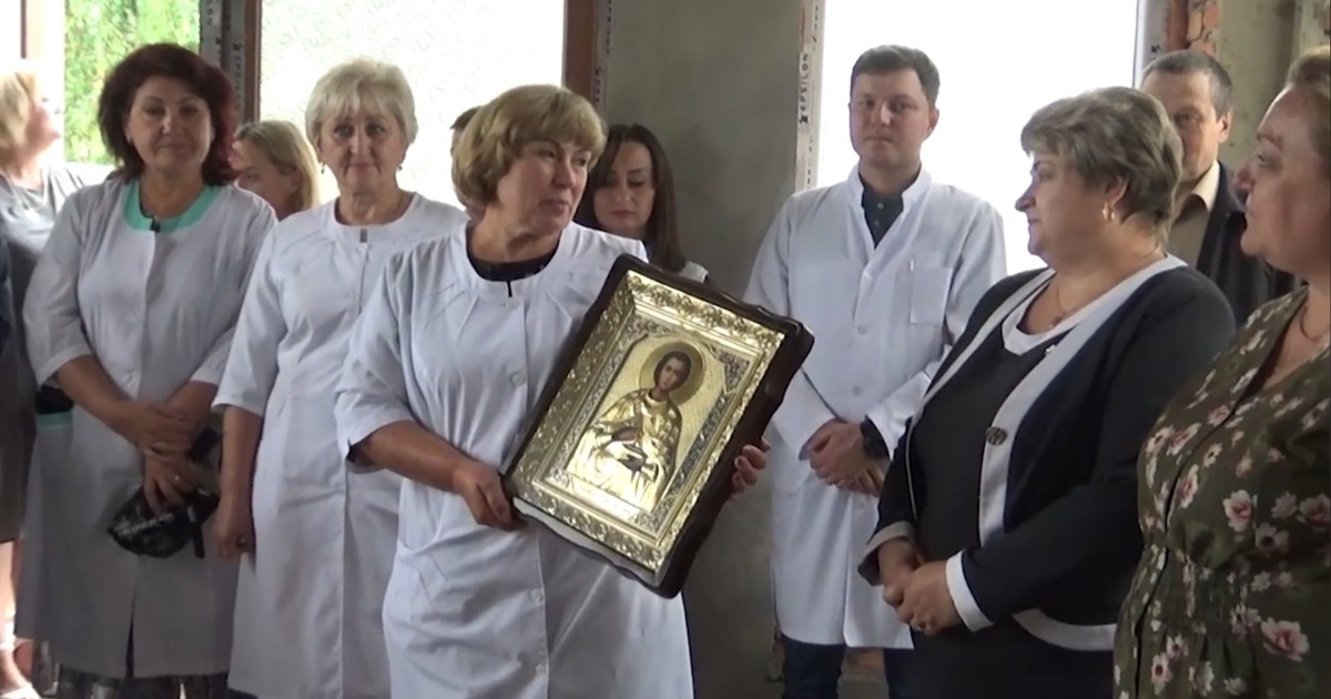 У День Святого Пантелеймона в каплиці на території лікарні провели першу молитовну службу