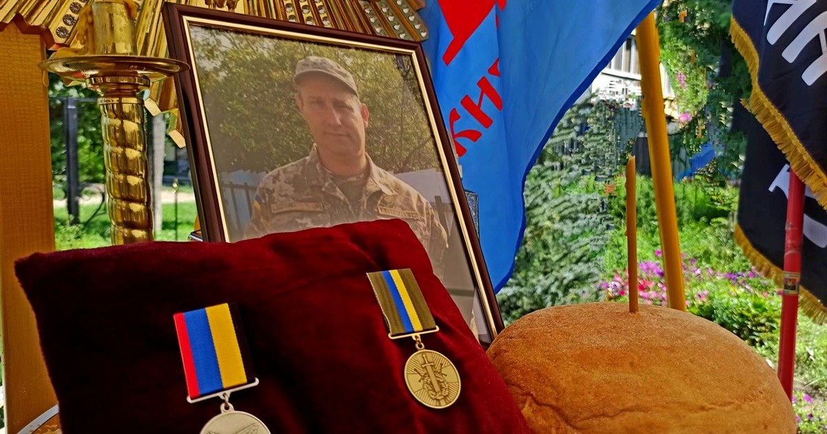 У Нікополі провели в останню путь загиблого захисника України Анатолія Семенюка