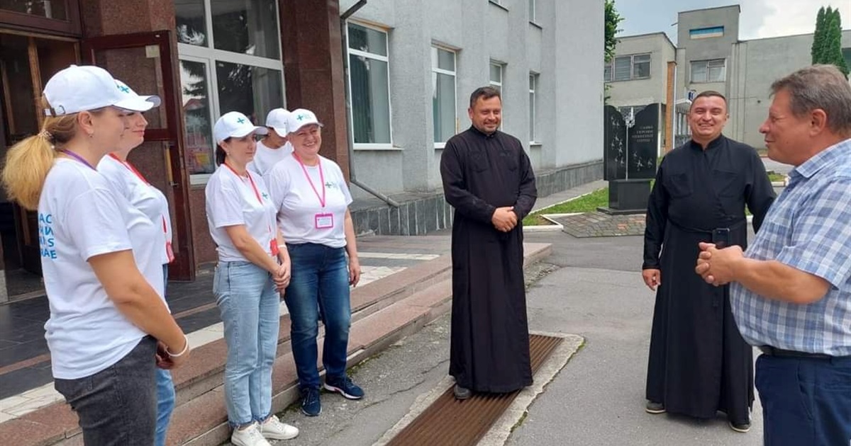 Новини воєнного часу. Старокостянтинівщина. Про підтримку переселенців, безпеку, благодійність