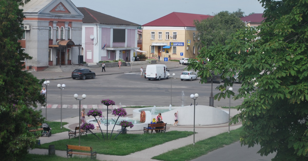 Золотонісців, які паркуються біля фонтану, очікує штраф