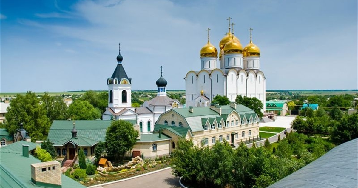 Росіяни зруйнували Свято-Успенський монастир у Микільському. Відео храму до та після нападу