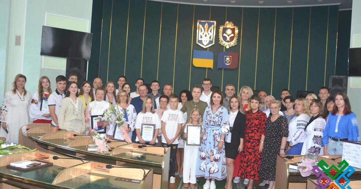 Випускниці Старокостянтинівської громади отримали подяки від голови Хмельницької обласної ради