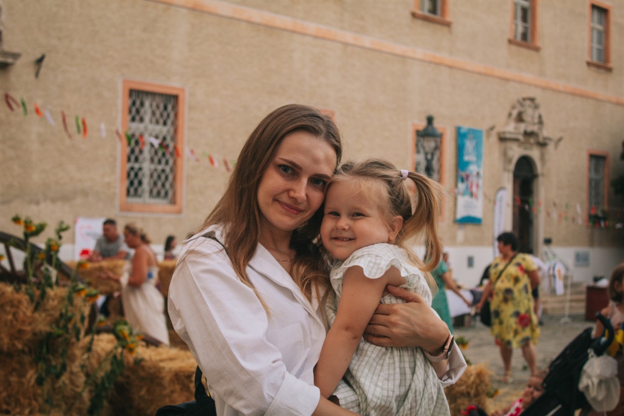 Іванна Яцків з донькою 

