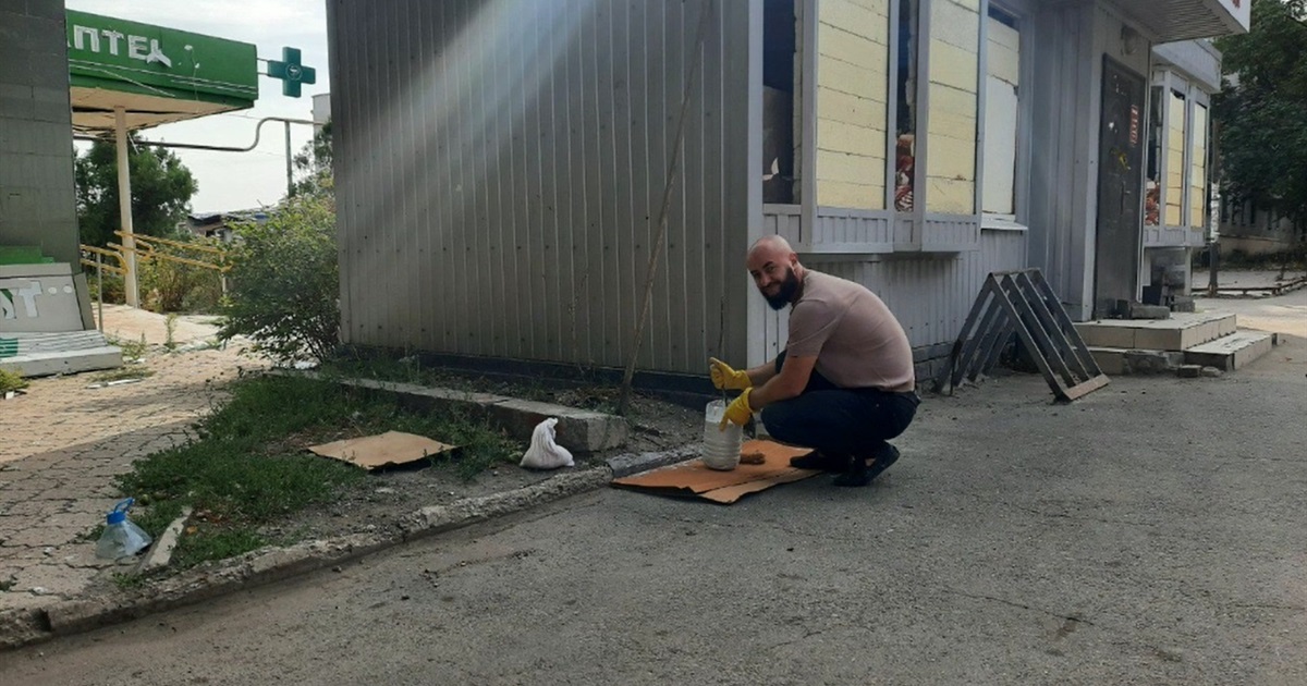 "Добровільно-примусово": як у Волновасі пройшов суботник організований окупантами. Фото
