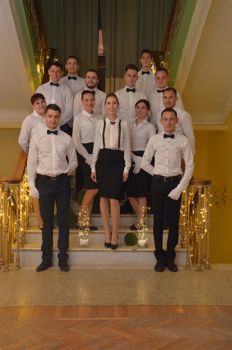 Офіціанти "Ультра Family" 