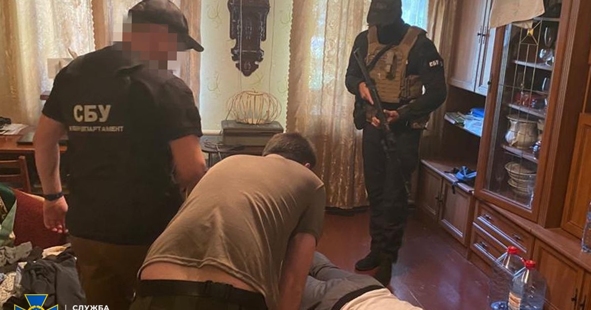 СБУ затримало двох киян, які планували запустити прокремлівський медіацентр на Херсонщині