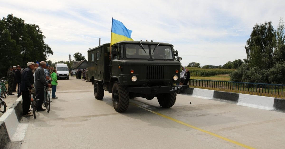 У Крутах відновили міст