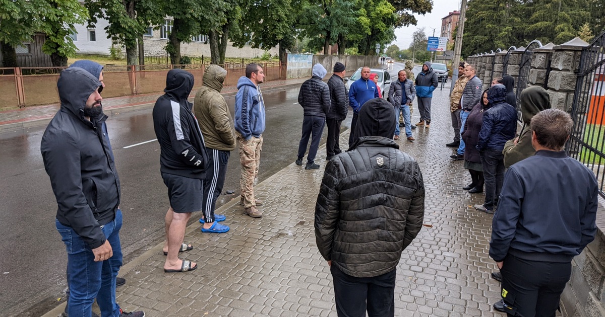 У ДТП на Сарненщині загинув пішохід: односельчани прийшли до райвідділу на «розбірки»