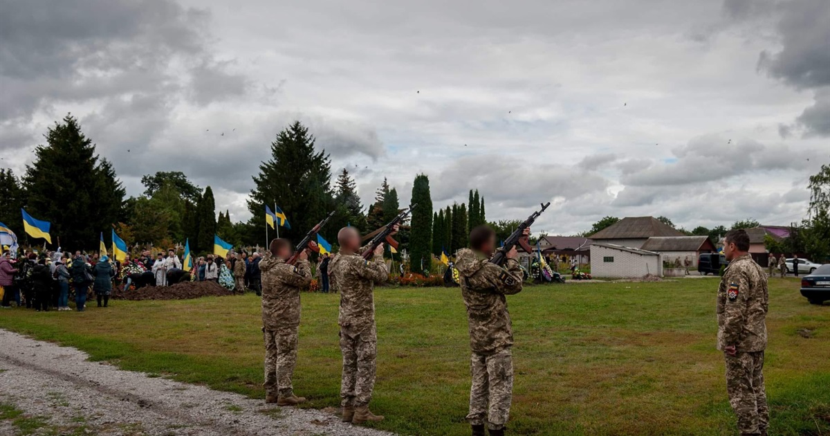 Ніжинці попрощалися з Героєм - старшим солдатом Григоренком Артемом