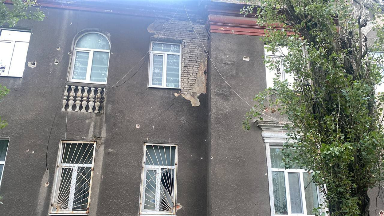 Пологовий будинок в Торецьку після обстрілу російських окупантів