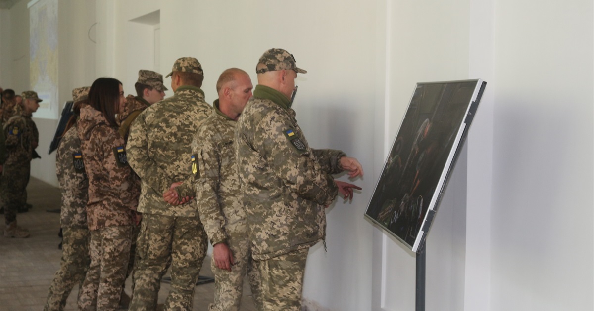 У місті працює фотовиставка в рамках кампанії “Вірю в Збройні Сили України”