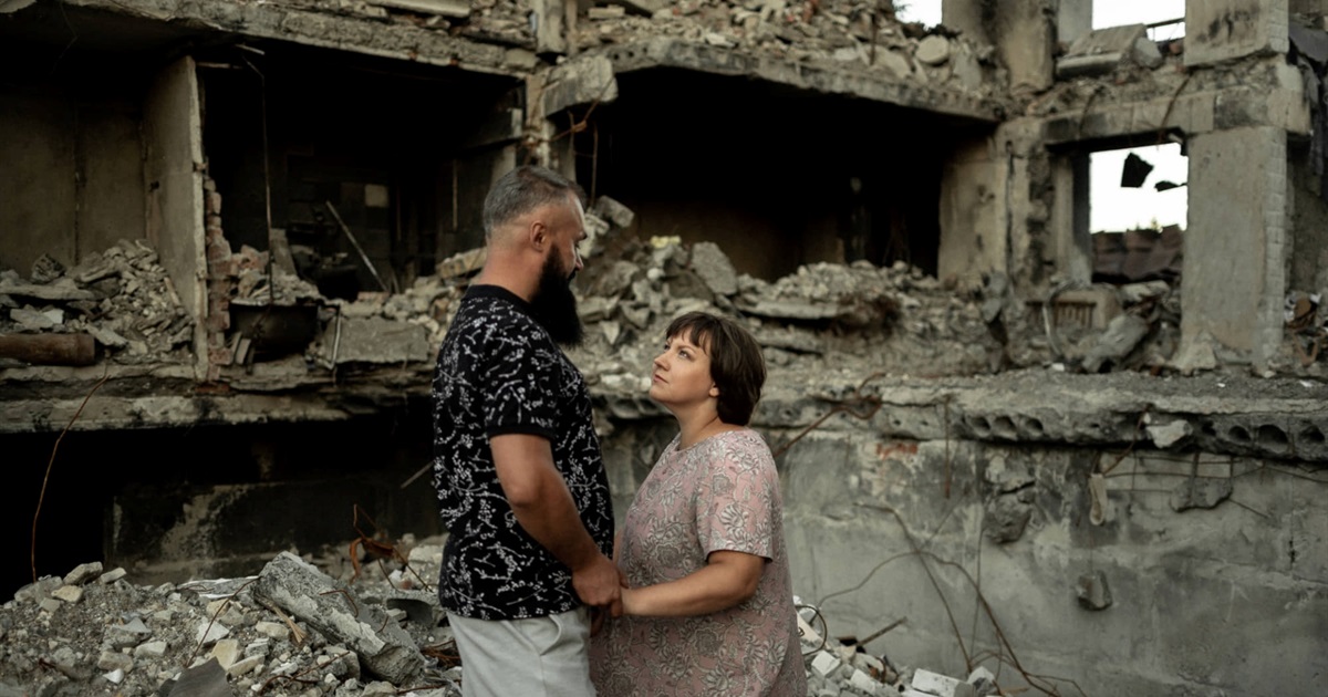 Марія та Євген допомагають дітям з інвалідністю в Маріуполі. Ви можете підтримати їхню ініціативу