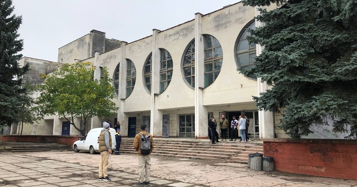 Цей Палац культури у Львові перетворюють Urban camp. Тут у просторі житимуть переселенці