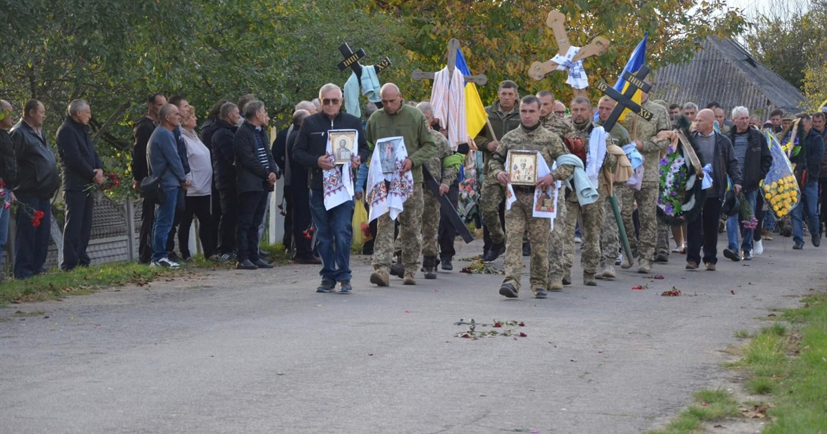 У селі Пасицели попрощалися із загиблими на фронті друзями-морськими піхотинцями