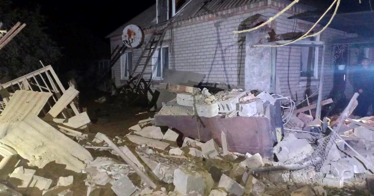 3 мирні громади Нікопольського району всю ніч були під ворожим вогнем: наслідки обстрілів