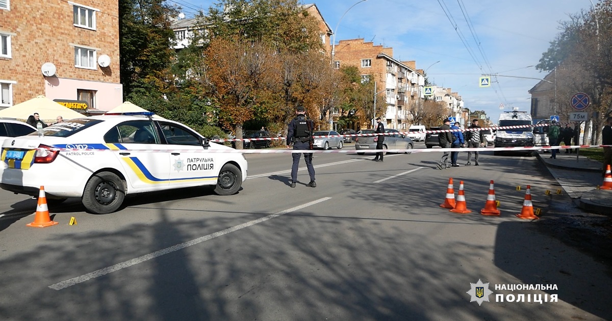 Поліція завершила спецоперацію по затриманню злочинця, який стріляв у патрульних. Затриманий помер