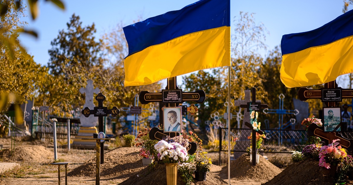 "І досі пишу тобі повідомлення в надії, що ти прочитаєш". Саша Холявко: спогади рідних про Героя