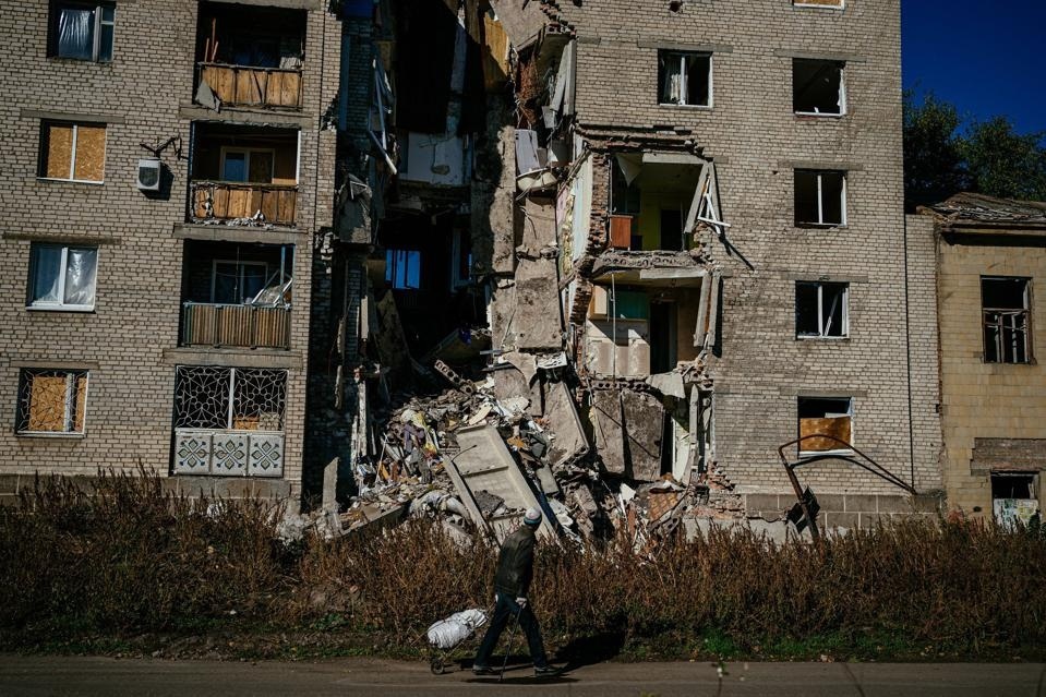 Бахмут, зруйнований житловий будинок