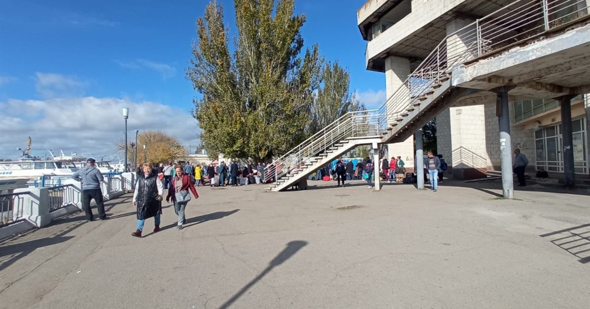Окупанти на тиждень обмежили в'їзд на правобережну Херсонщину, а звідти закликають евакуюватися