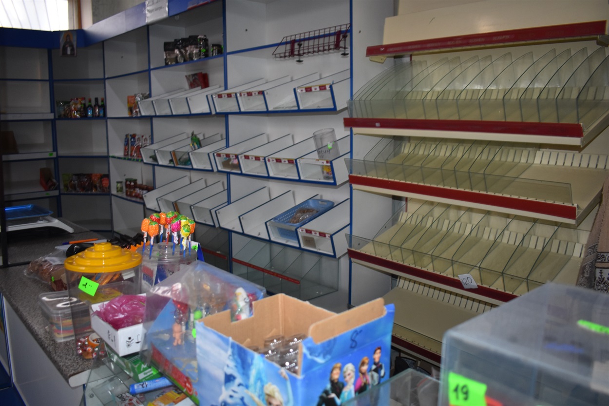 Полиці в магазинах спорожніли в перші дні війни. Березень 2022 року.