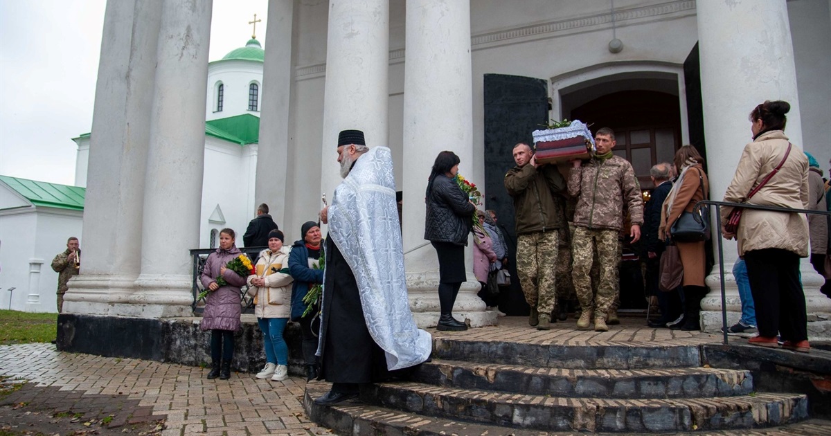 Громада в жалобі! Попрощалися із Захисником України Євгеном Шереметом, жителем села Паливода!