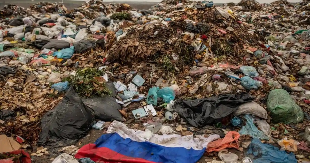 На сміттєзвалищі в Херсоні окупанти могли спалювати тіла загиблих побратимів - The Guardian