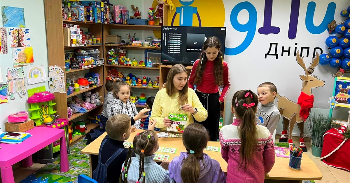 Допомога дітям та підліткам. Безкоштовні заняття для маленьких переселенців у Києві та інших містах