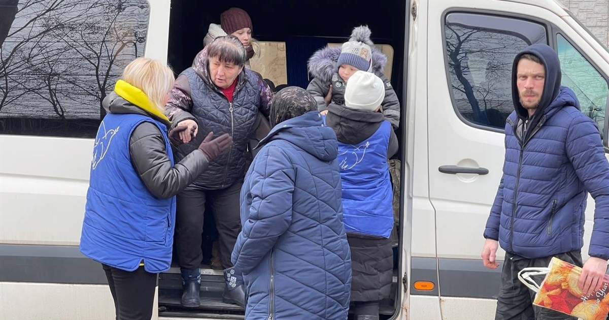 “Воду змушені були набирати у розбитому каналізаційному колодязі” - історія родини з Вугледара