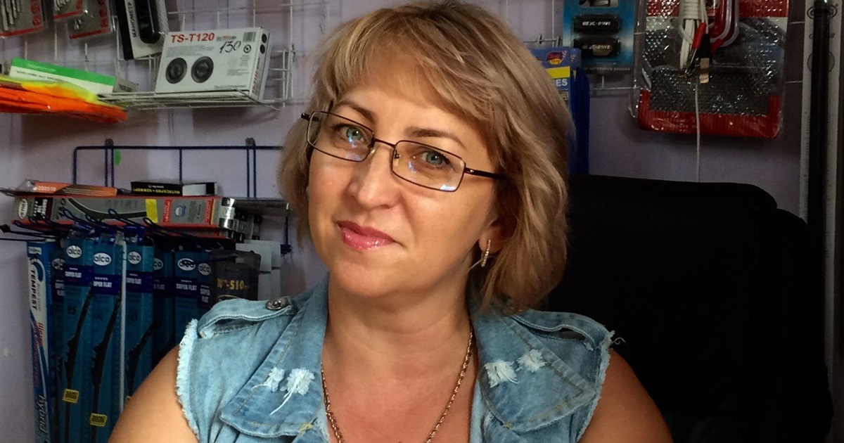 Олена Неліпа з Павлівки виїхала з села перед окупацією. У її будинку жили росіяни, потім він згорів