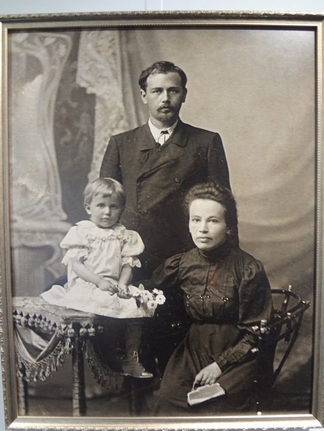 Микола Леонтович з родиною.