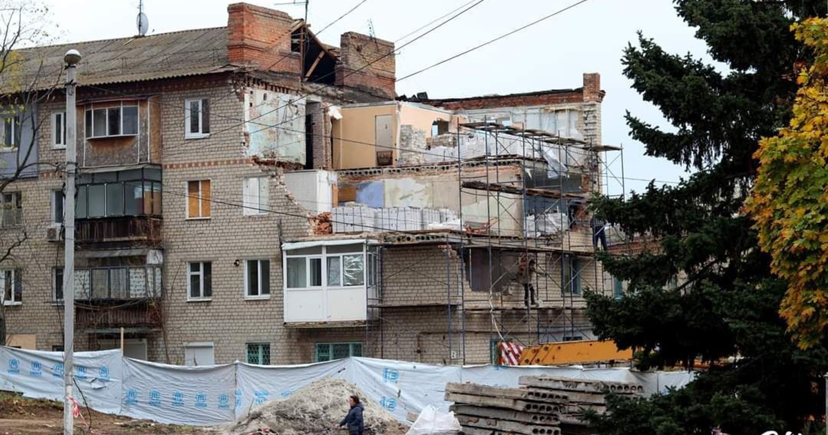 Про наслідки обстрілів Нікополя розповіли у телемарафоні: найбільше страждає житловий сектор