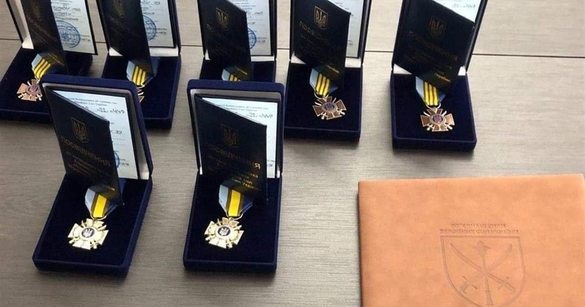 Військового капелана з Нікополя нагородили відомчими відзнаками командування Об’єднаних Сил ЗСУ
