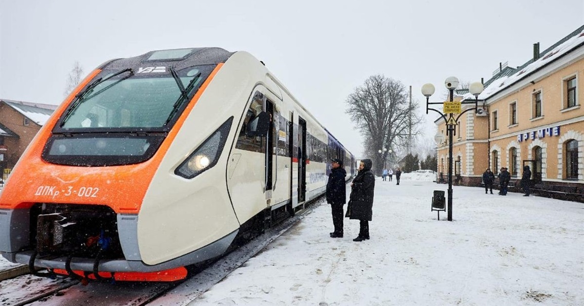 На різдвяні свята Укрзалізниця організувала додаткові потяги. Які напрямки зараз доступні?