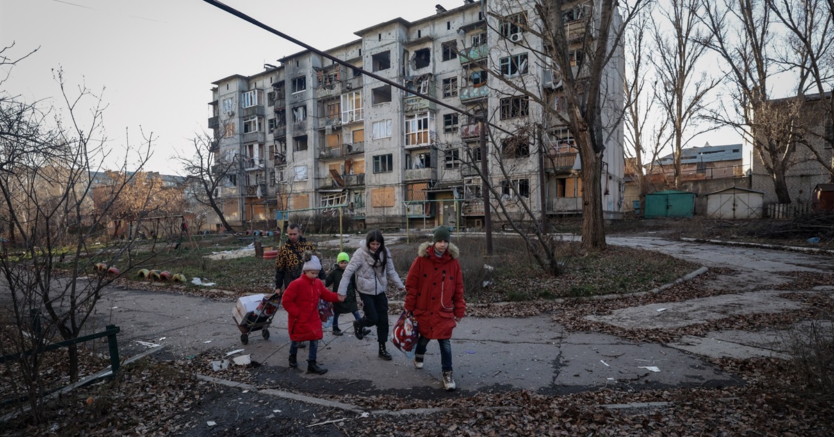 Волонтери відмовляються їхати у Соледар через стрілецькі бої. Чи реально евакуюватись з міста?