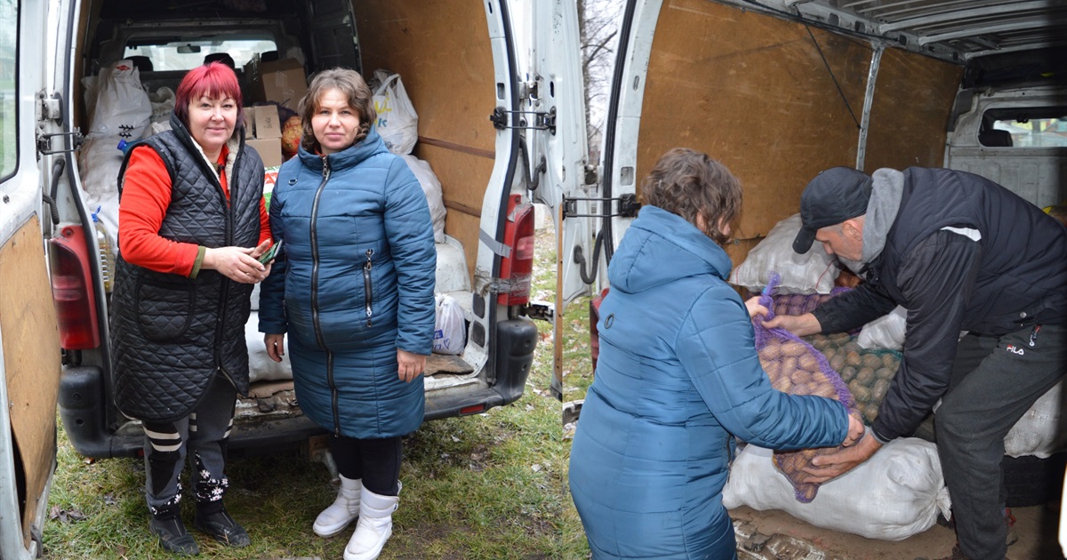«Незламні» волонтери зібрали на Переяславщині машину продуктів жителям деокупованих територій