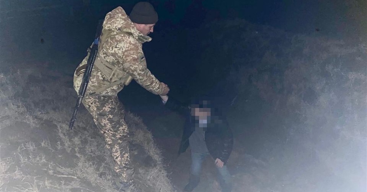 Йшов до Молдови, а потрапив у 3-метровий рів: одеські прикордонники врятували відчайдуху