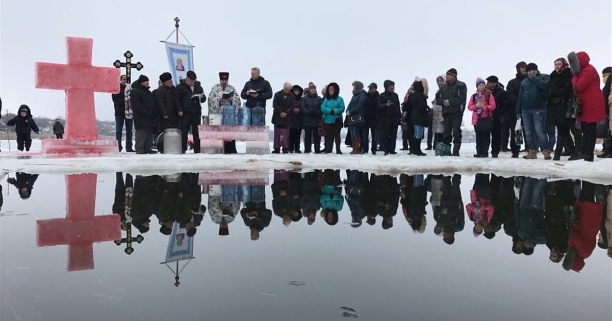 Червоний хрест та обряд збереження молодості — традиції святкування Водохреща у Волноваському районі