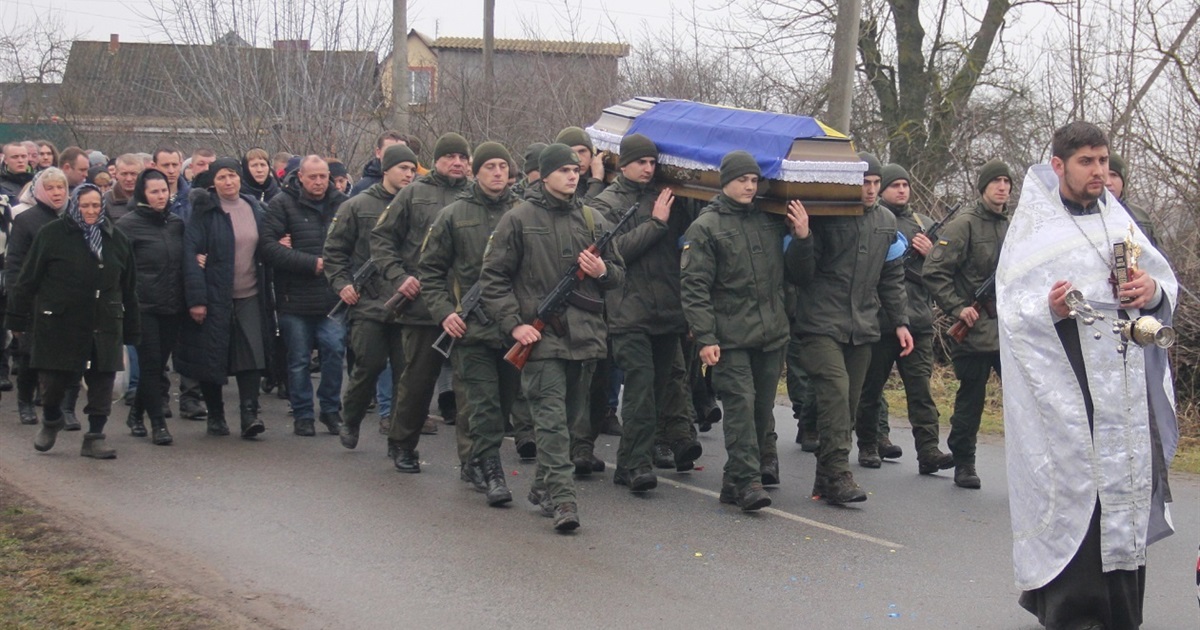 Боровся за волю країни до останнього подиху: у Корделівці провели в останню путь загиблого воїна
