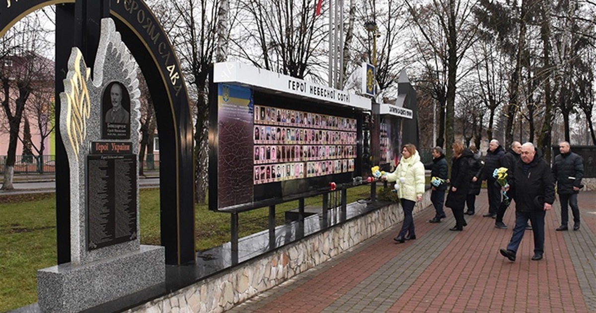 Новини воєнного часу. Старокостянтинівщина. День Соборності, шкільний автобус, ремонтні роботи