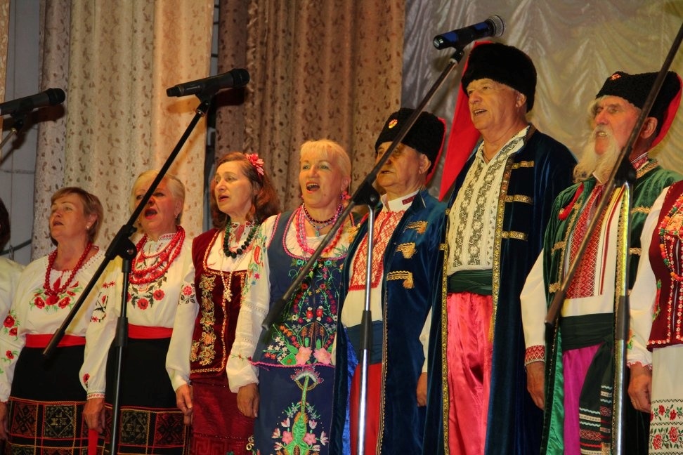 Петро Андріанов в центрі