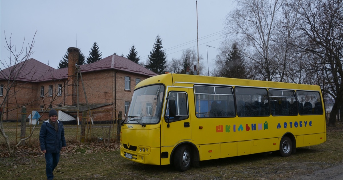 Для учнів Пристромської школи на Переяславщині придбали новий автобус