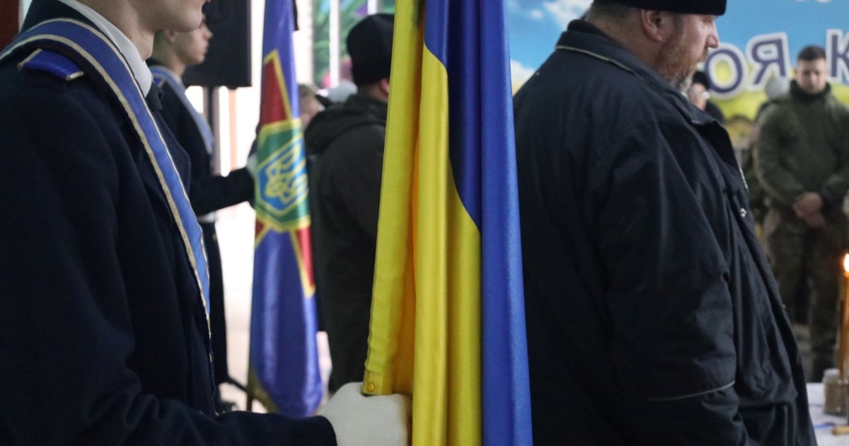 Громада Сміли прощалася із захисником Дмитром Доброштаном
