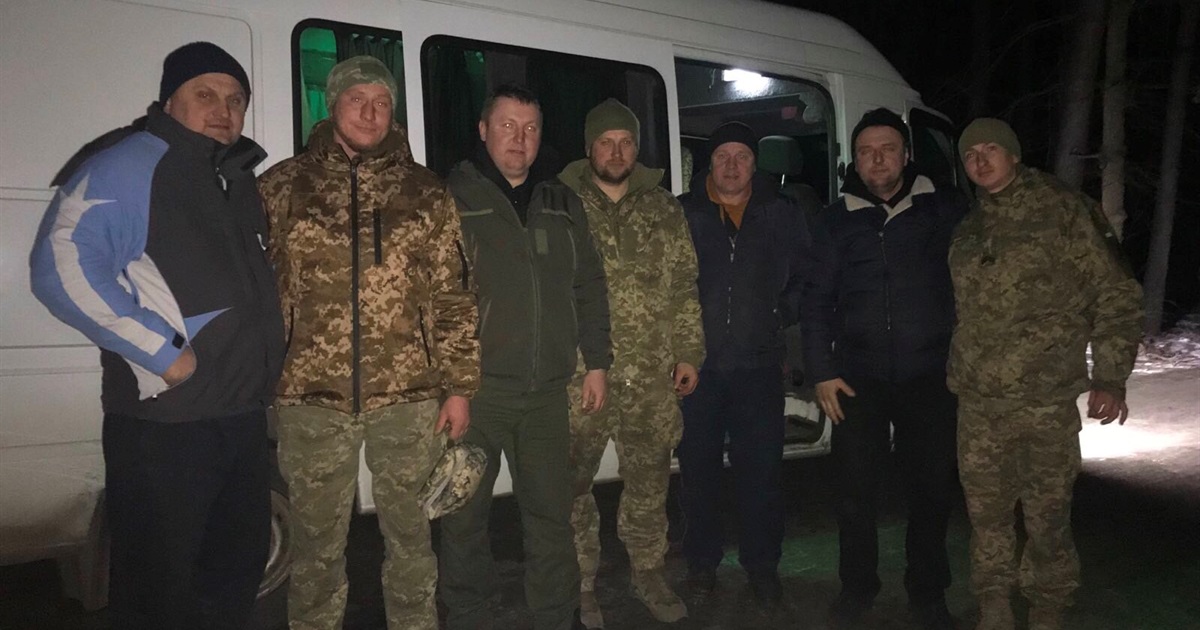 Поліщуки підтримують ЗСУ - волонтери Озера доставили вантаж землякам на передову